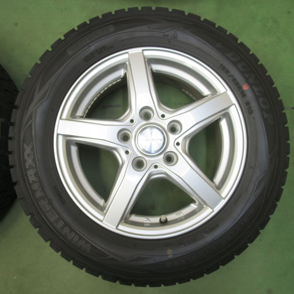 バリ溝！キレイ！9.5分☆スタッドレス 195/65R15 ダンロップ