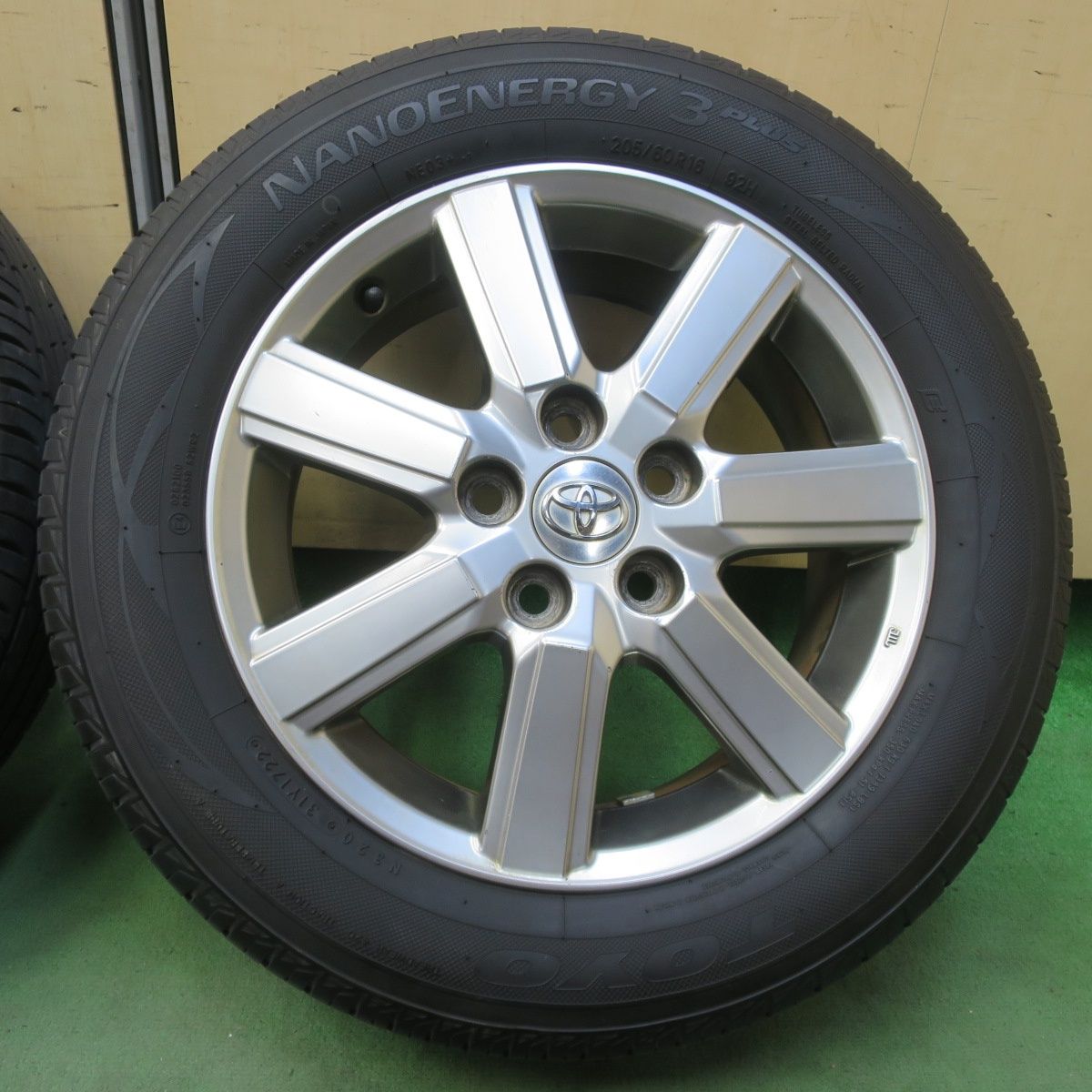 バリ溝！22年！9.5分☆トヨタ 70系 ノア ヴォクシー 純正 205/60R16 