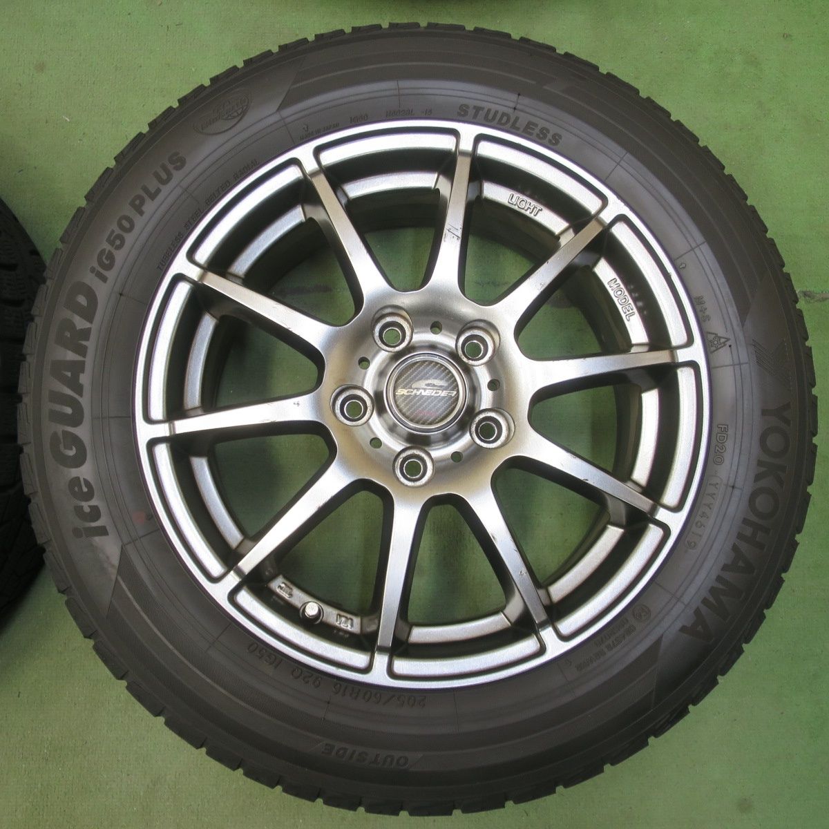 バリ溝！8.5分☆スタッドレス 205/60R16 ヨコハマ アイスガード iG50