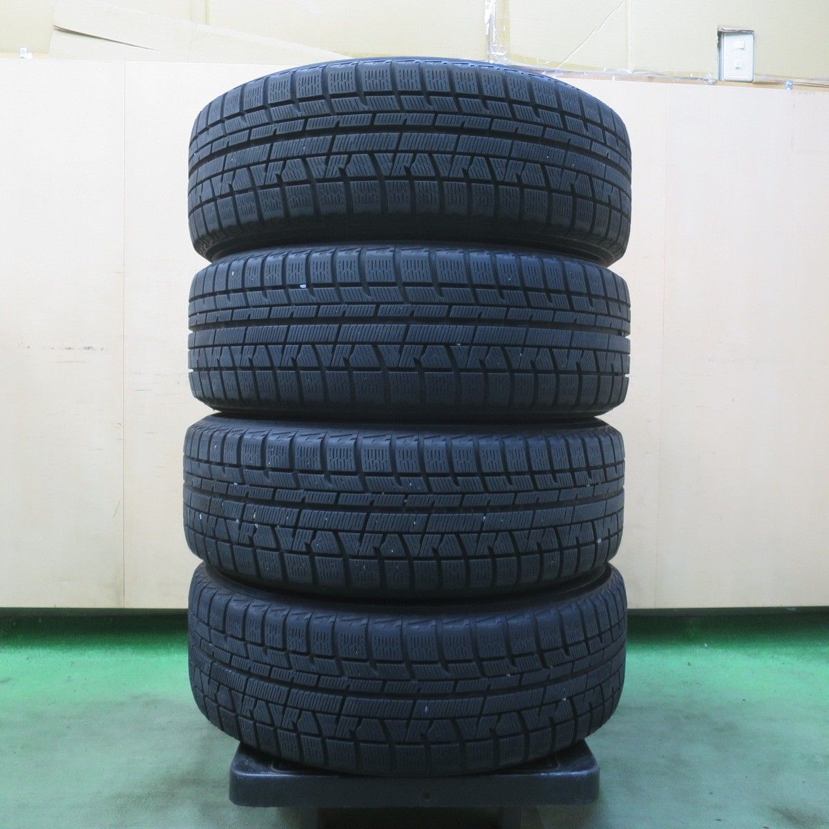バリ溝！8.5分☆スタッドレス 205/60R16 ヨコハマ アイスガード iG50