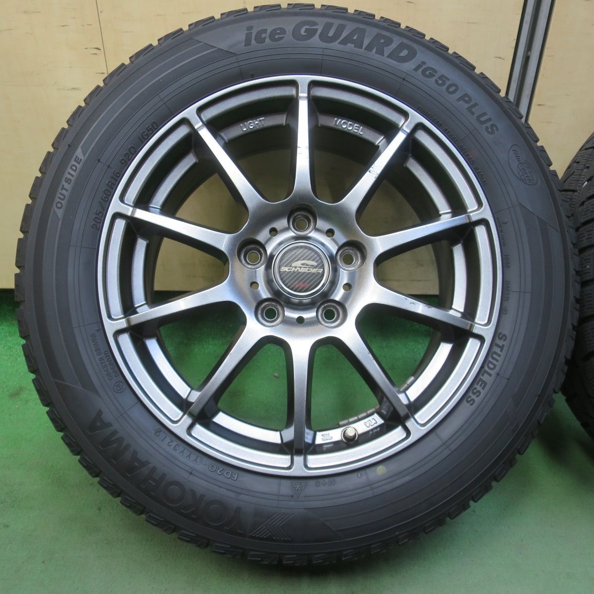 バリ溝！8.5分☆スタッドレス 205/60R16 ヨコハマ アイスガード iG50