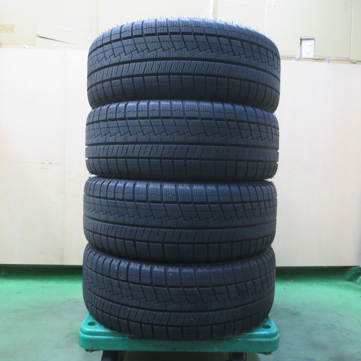 バリ溝！24年！9.5分☆スタッドレス 225/45R18 ネクセン ウィンガード