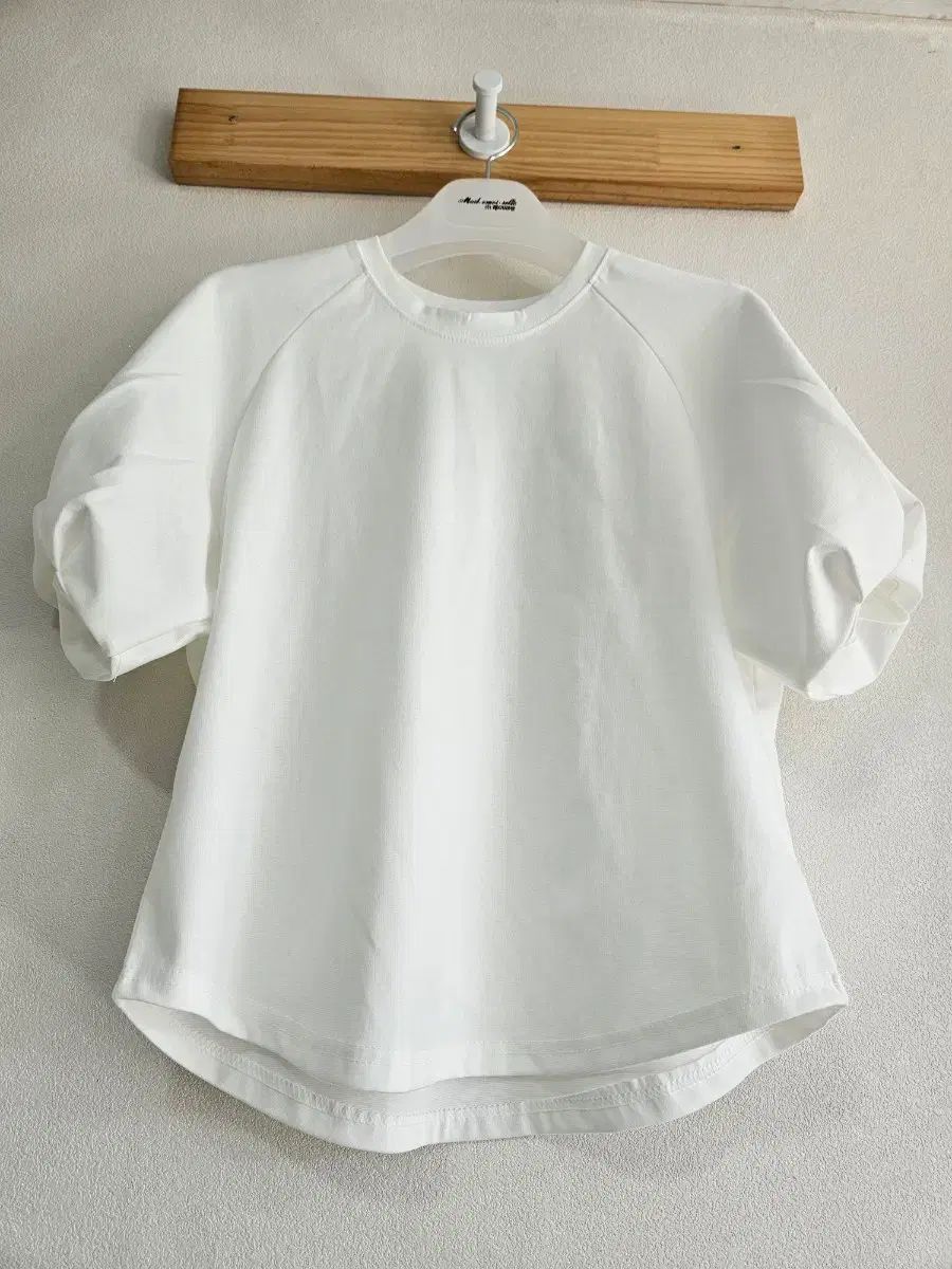 シャーリング袖チューリップTシャツ