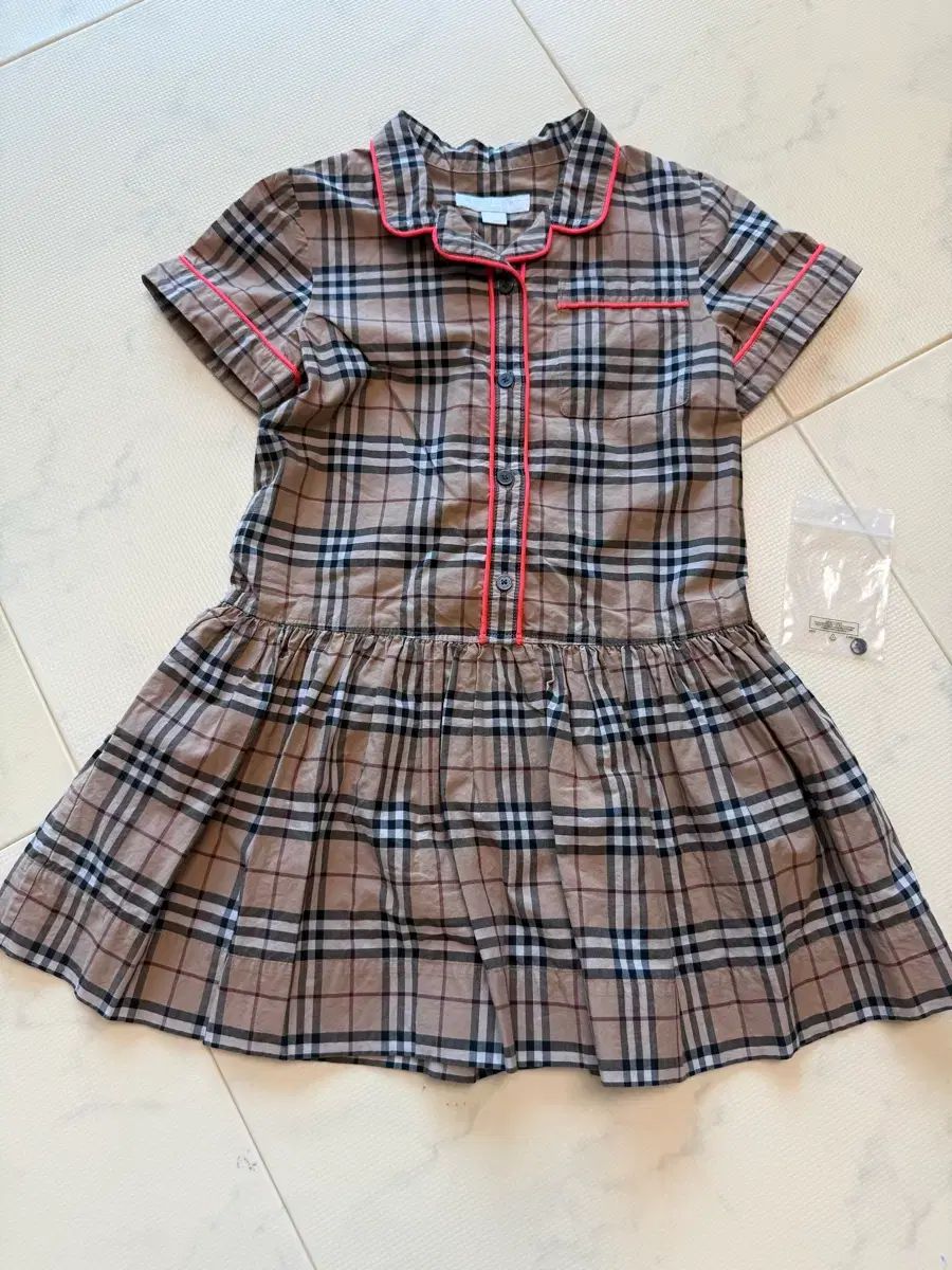 バーバリーキッズ 半袖ワンピース 6y