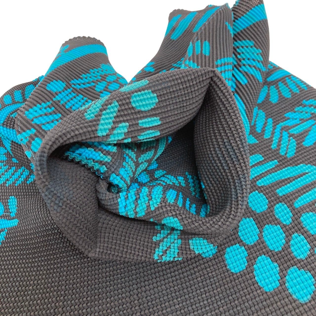 ISSEI MIYAKE /イッセイミヤケ/ミー/プリーツトップス/モックネック ISSEI MIYAKE /イッセイミヤケ/ミー/プリーツトップス/モックネック