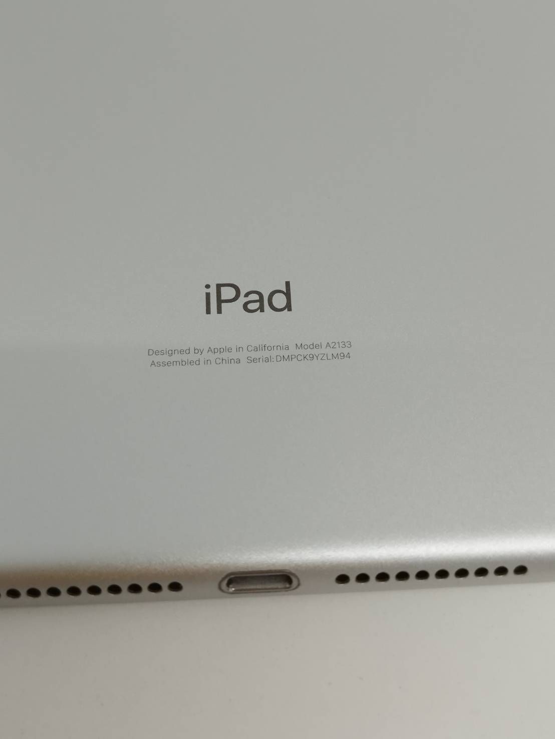 Wi-Fiモデル】iPad mini 第5世代/7.9インチ/A2133/64GB〈MUQX2J/A