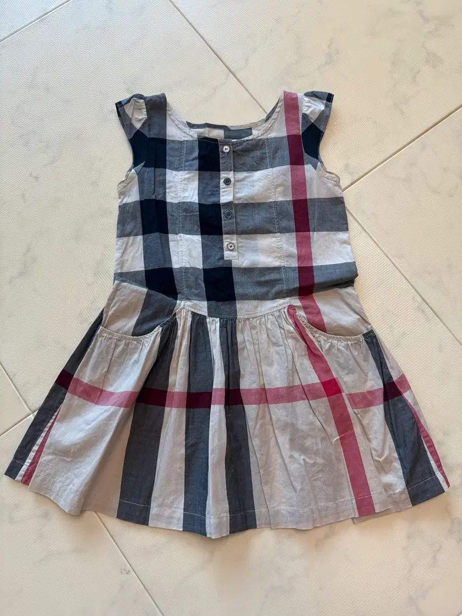 バーバリーキッズ ワンピース 6y-スーパー