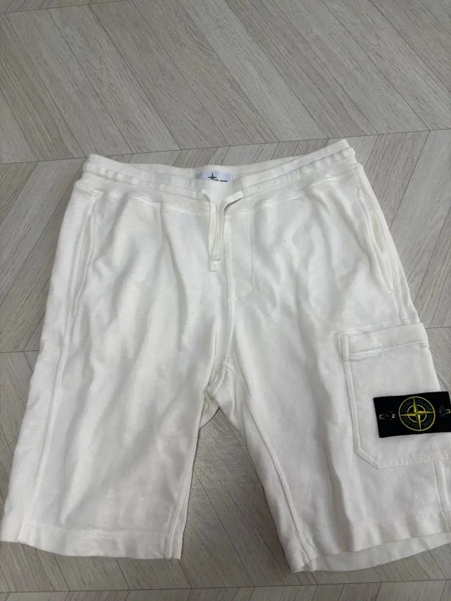 STONE ISLAND ストーンアイランド カーゴ ハーフパンツ 出品