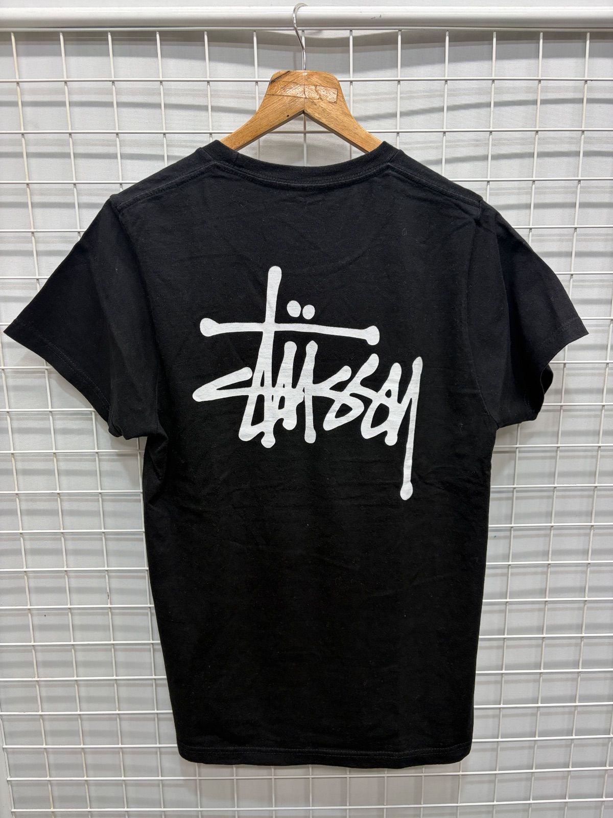 低価，定番人気 STUSSY（ステューシー） 半袖Tシャツ ブラック S 2604-399