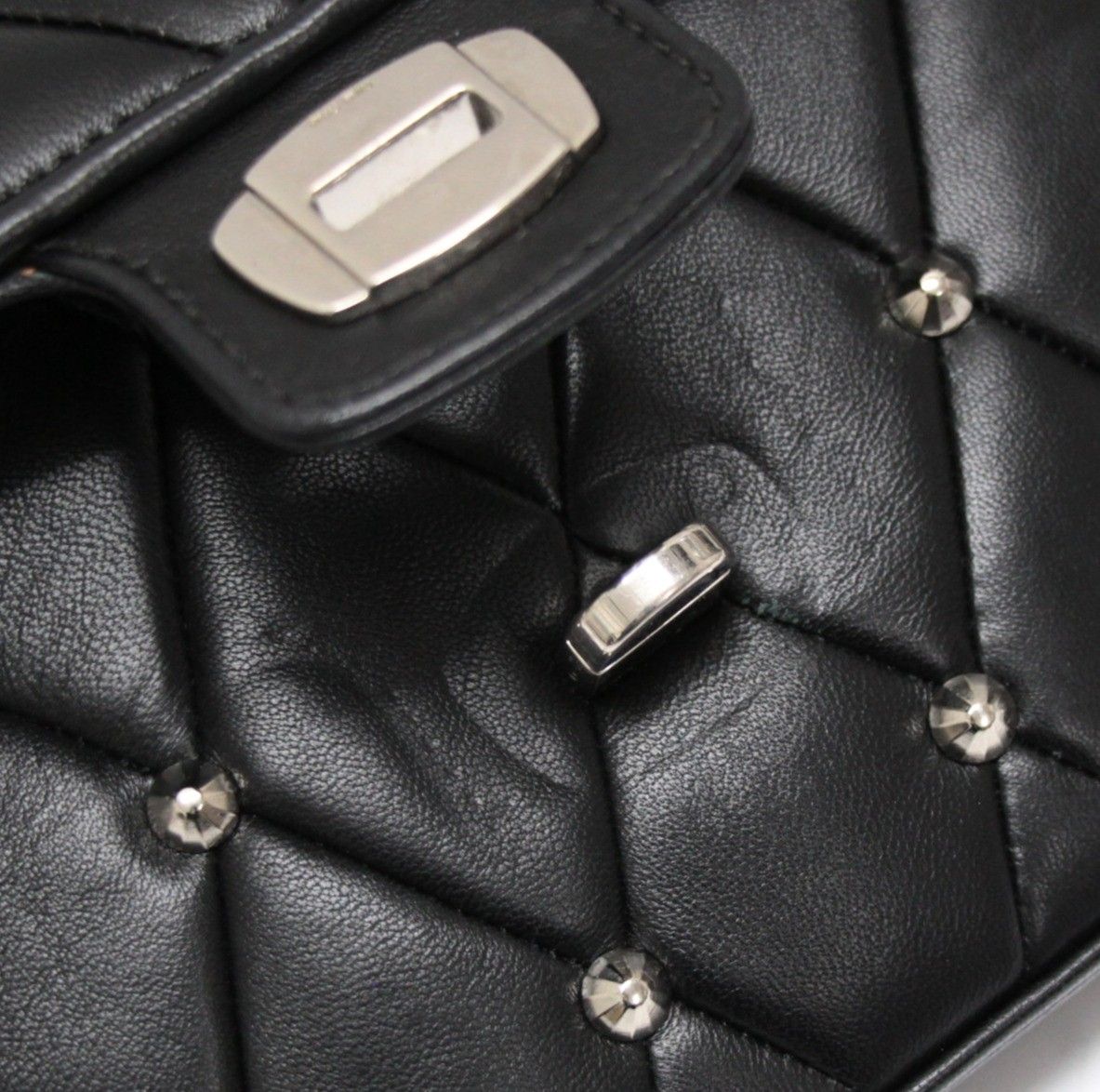 Miumiu レザースタッズショルダーバッグ 黒 スタッズ バッグ ミュウ