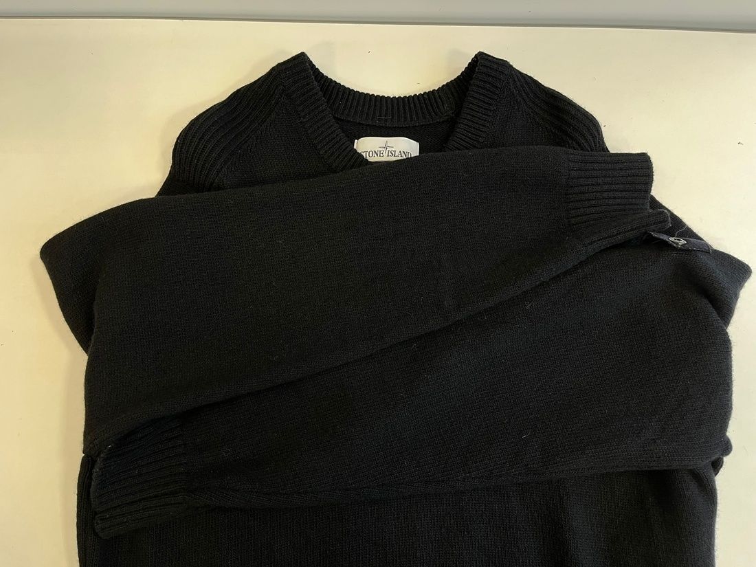 ストーンアイランド STONE ISLAND ロゴワッペン クルーネックニット 黒