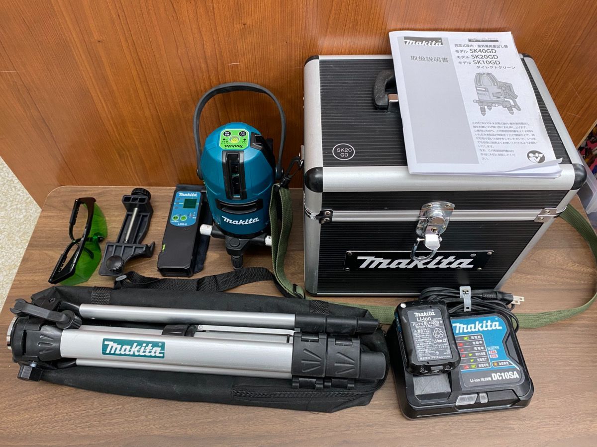Makita マキタ SK20GD 屋内・屋外兼用墨出し機 三脚付き