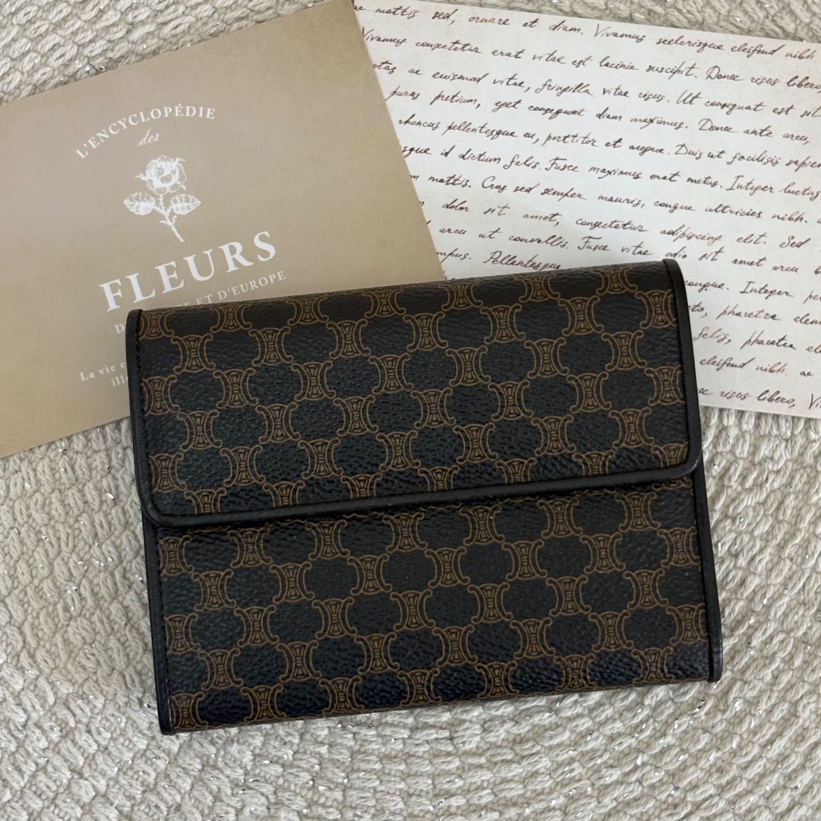 美品】セリーヌ 三つ折り 財布 ミニ財布 レディース メンズ マカダム 美品】セリーヌ 三つ折り 財布 ミニ財布 レディース メンズ マカダム