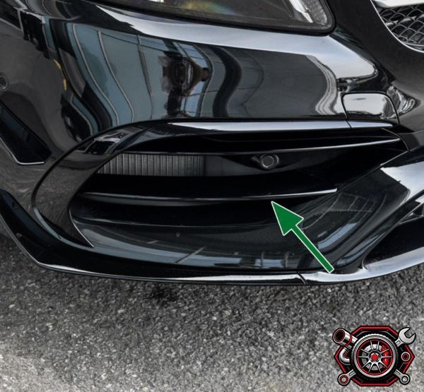 売れ筋ベンツ　 W176 2016～2018年式 A45 AMGタイプ　車種専用 ABS製　艶出しブラック　フロントフォグカバー　左右セットcp516