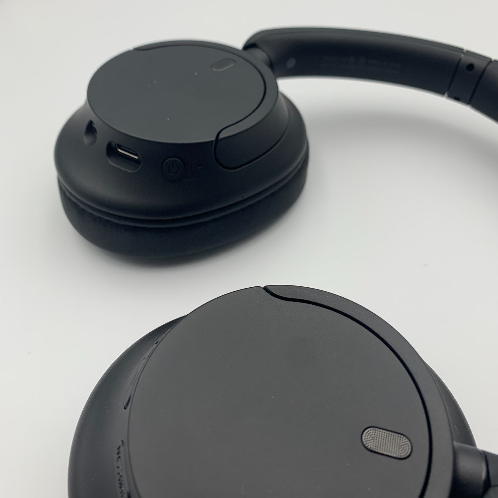 SONY ソニー ワイヤレスノイズキャンセリングヘッドホン WH-CH720N ブラック Bluetooth5.2 マルチポイント接続 軽量 マイク搭載 外音取り込み 360 Reality Audio対応 国内正規品 SONY ソニー ワイヤレスノイズキャンセリングヘッドホン WH-CH720N ブラック Bluetooth5.2 マルチポイント接続 軽量 マイク搭載 外音取り込み 360 Reality Audio対応 国内正規品