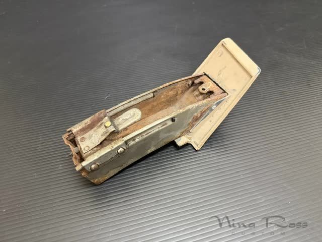 75 76 シボレー カプリス アッシュトレイ 灰皿 ダッシュ オリジナル 中古 1975 1976 75 76 シボレー カプリス アッシュトレイ 灰皿 ダッシュ オリジナル 中古 1975 1976