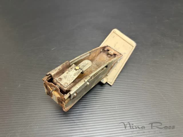 75 76 シボレー カプリス アッシュトレイ 灰皿 ダッシュ オリジナル 中古 1975 1976 75 76 シボレー カプリス アッシュトレイ 灰皿 ダッシュ オリジナル 中古 1975 1976