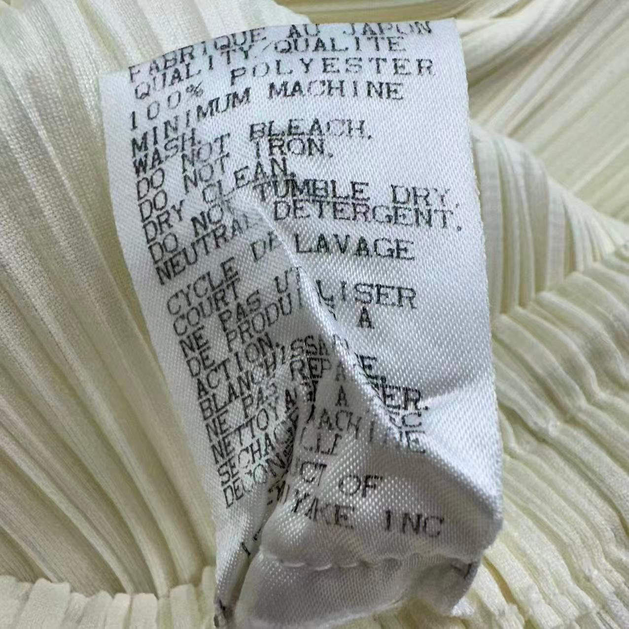 極美品 ISSEY MIYAKE イッセイミヤケ PLEATS PLEASE プリーツプリーズ セットアップ トップス パンツ サイズ3 極美品 ISSEY MIYAKE イッセイミヤケ PLEATS PLEASE プリーツプリーズ セットアップ トップス パンツ サイズ3