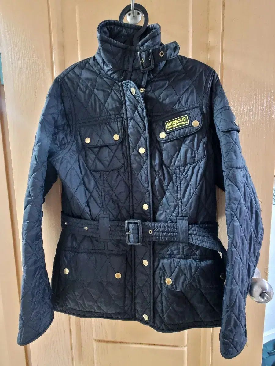 BARBOUR バブアー インターナショナル タートルネック キルティング ジャケット (ブラック) 正規品 uk10 サイズ