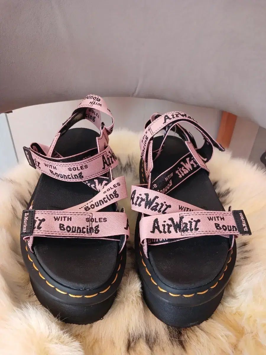 DR. MARTENS ドクターマーチン 正規品 レディース ストラップ サンダル Uk 4 サイズ (ヒール高 7.5)