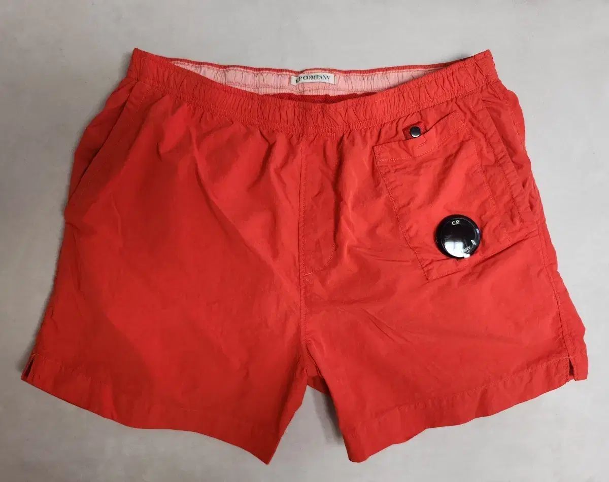 C.P. COMPANY シーピーカンパニー ハーフパンツ