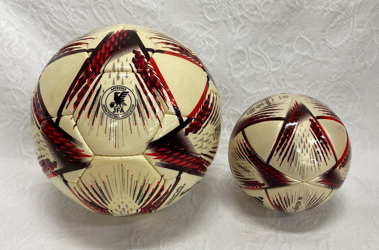 〇 adidas FIFA WORLD CUP 2022 サッカーボール (直径19cm) + ミニ