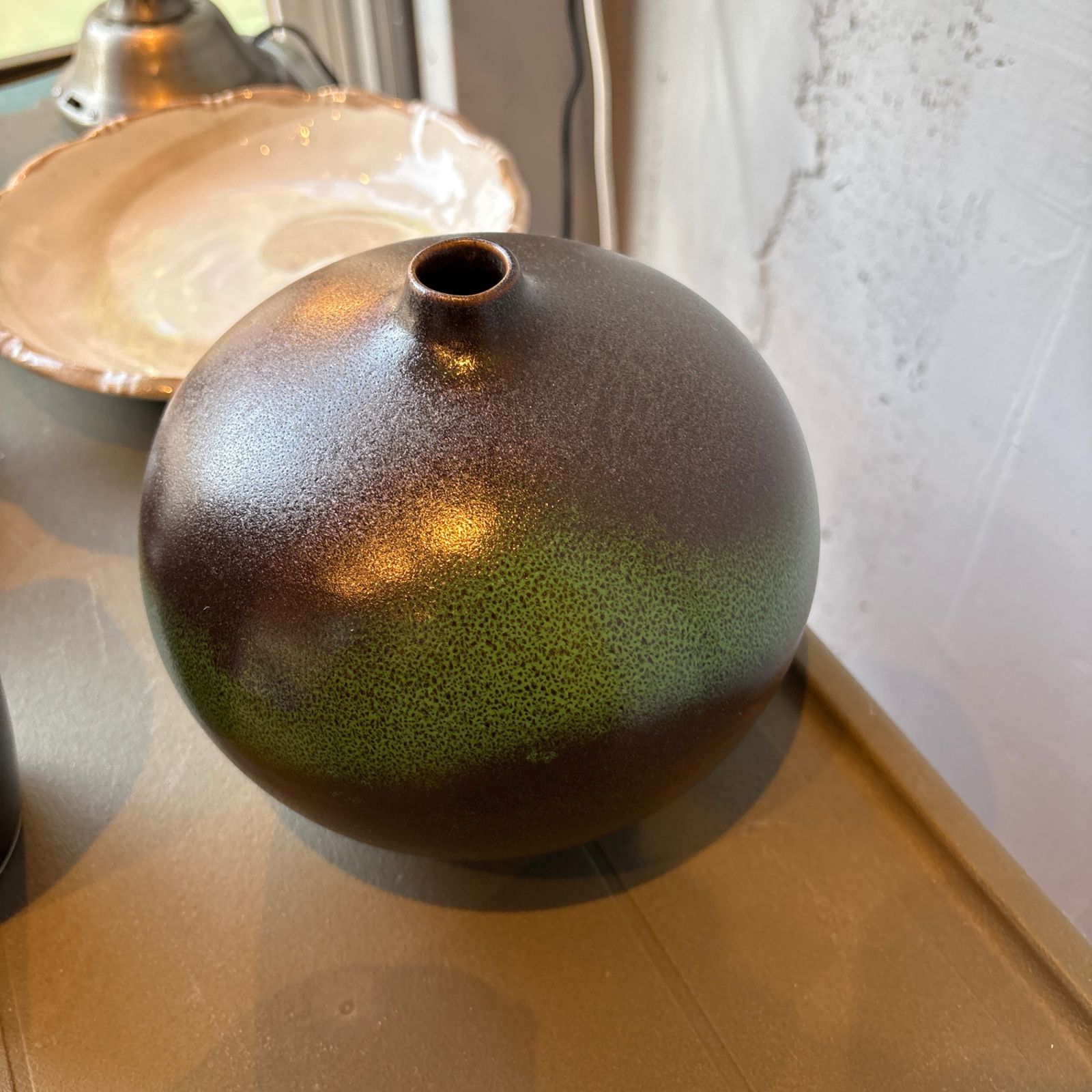 【東あずま店 併売品】 丸型 たち吉 花瓶 長 グリーン みどり 緑色 ミドリ ブラック 黒 クロ BLACK JAPANESE 和風 モダン 瀬戸物 陶器 かびん フラワーベース ひすい 花生 花瓶 丸