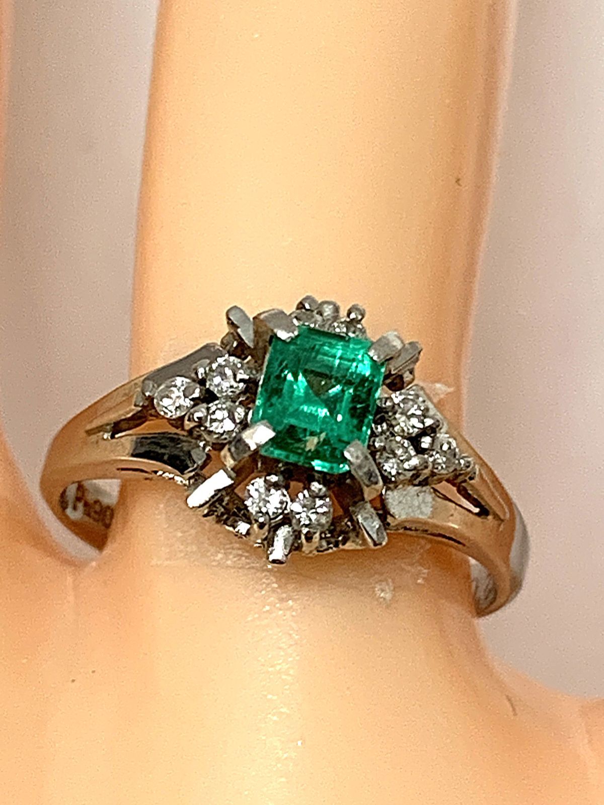PT900 緑石 0.42ｃｔ ダイヤモンド 総計 0.15ｃｔ リング 指輪 ＃13.5 4.4ｇ 13.5号 プラチナ