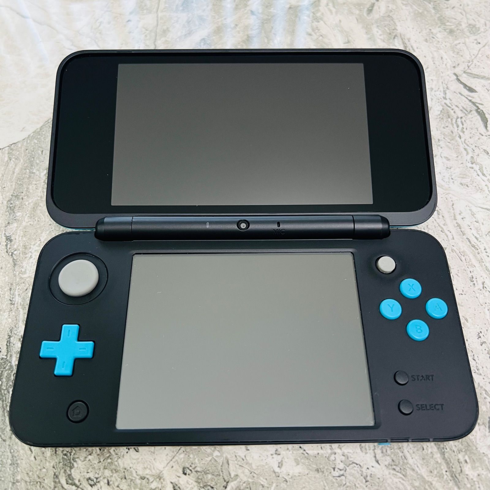 New Nintendo 2DS LL ブラック×ターコイズ - メルカリ