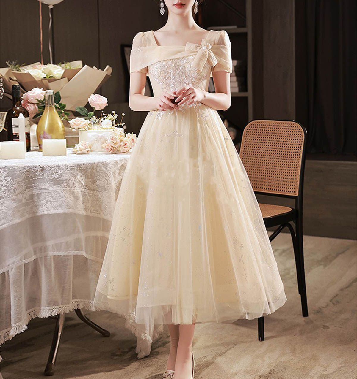 新品 パーティードレス 結婚式 服装 ドレス フォーマル ワンピース シャンパンカラー ミドル丈 シフォン ふんわり きらきら 韓国 お呼ばれ 袖あり 0883
