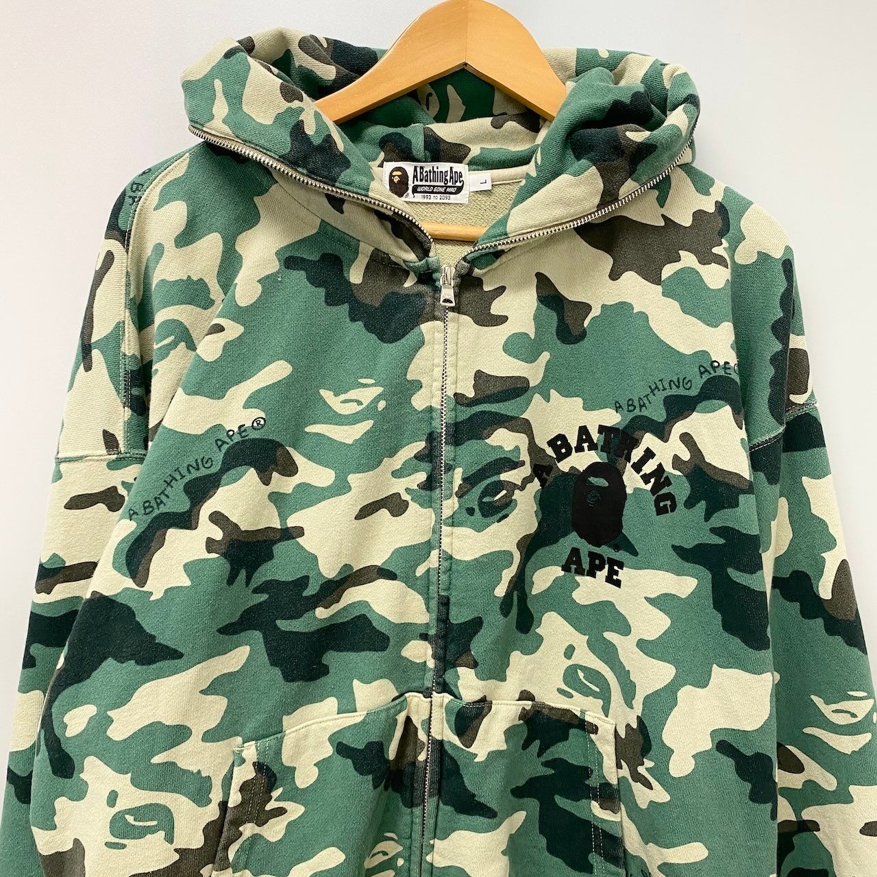 32e16 ABathing Ape アベイシングエイプ WOODLAND CAMO フルジップ 