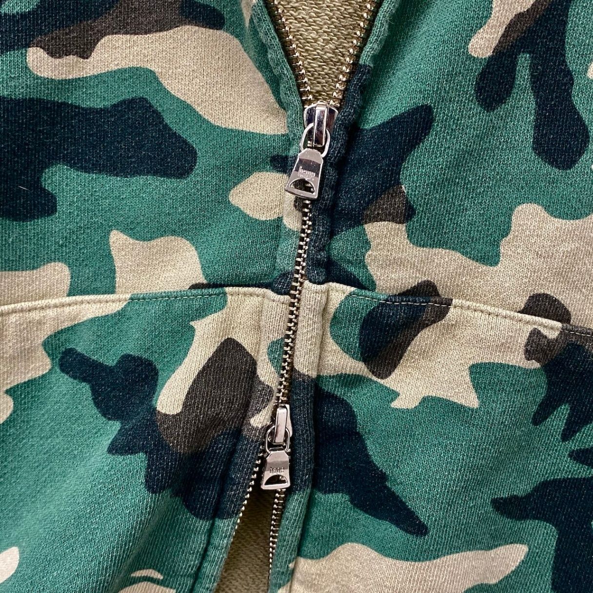 32e16 ABathing Ape アベイシングエイプ WOODLAND CAMO フルジップ