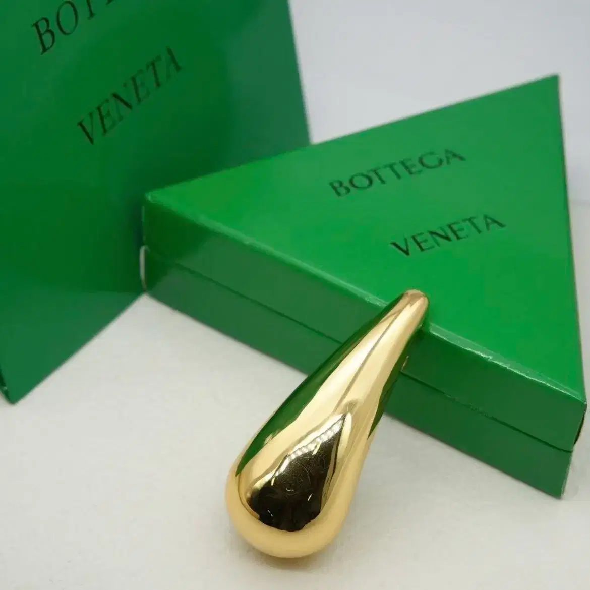 BOTTEGA VENETA ボッテガ・ヴェネタ GOLD ブローチ