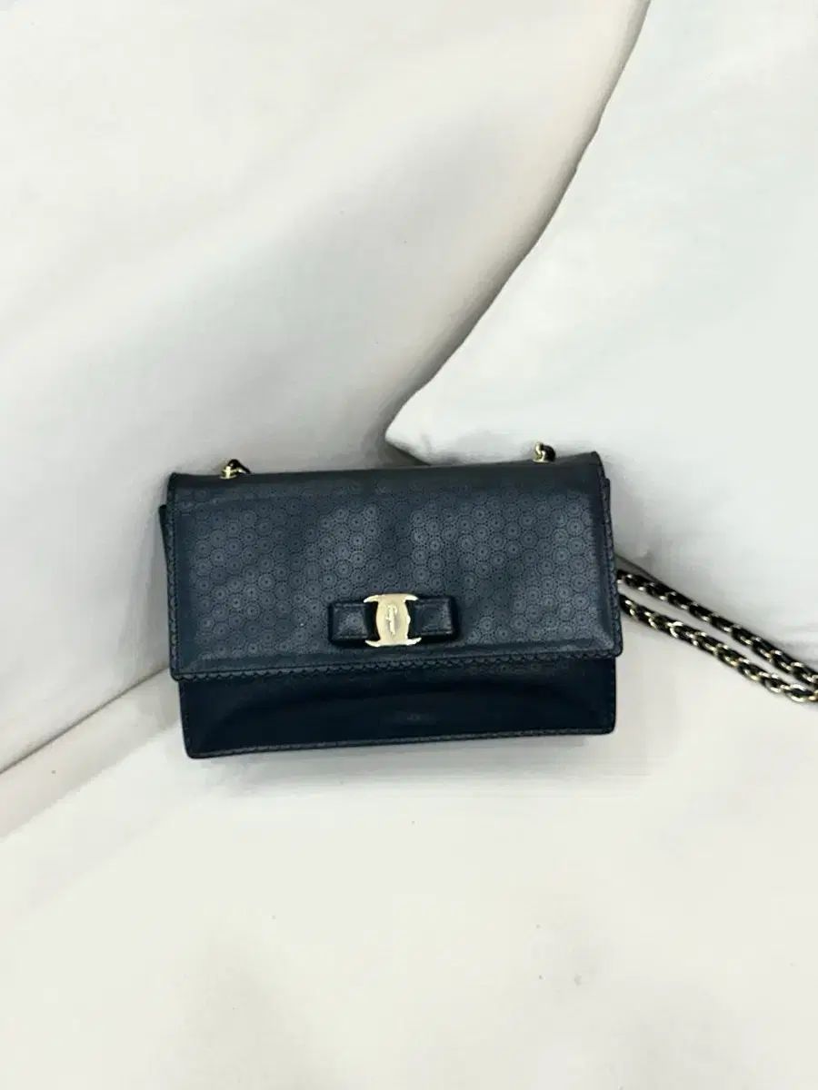 FERRAGAMO フェラガモ バラジニ チェーンバッグ (正規品)