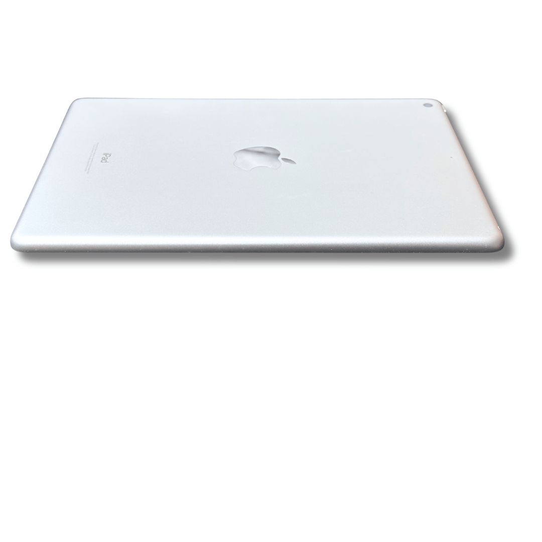 iPad 第6世代 32GB Wi-Fi シルバー バッテリー100% - メルカリ iPad 第6世代 32GB Wi-Fi シルバー バッテリー100% - メルカリ