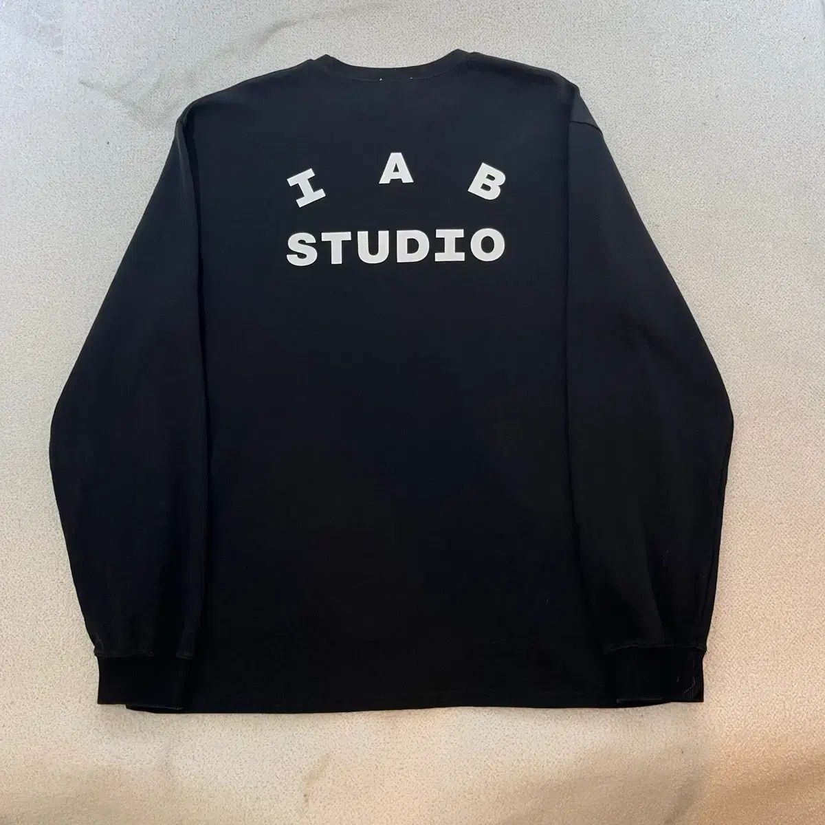 110 IAB Studio アイエプスタジオ ブラック ロングスリーブ Tシャツ