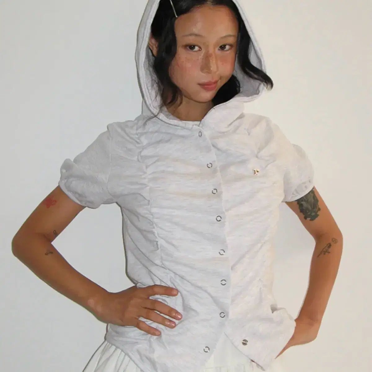 ロンロン SHIRRING SNAP SHORT HOODIE