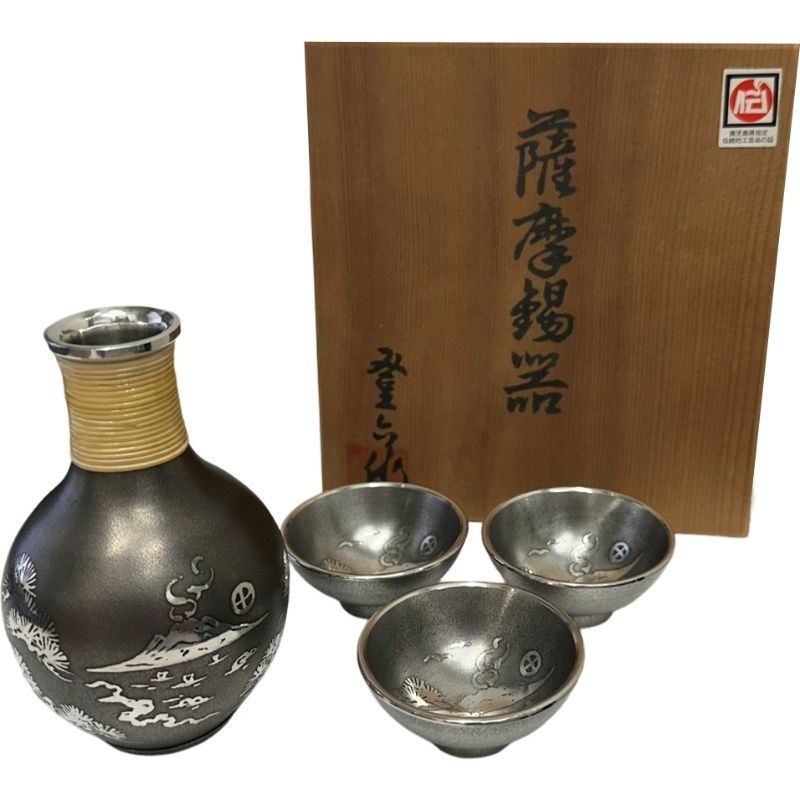 薩摩錫器　酒器セット　美品　箱無し 薩摩錫器 岩切 酒器セット 桜島 盃3ヶ 黒漆加工 徳利 御猪口 200ml 木