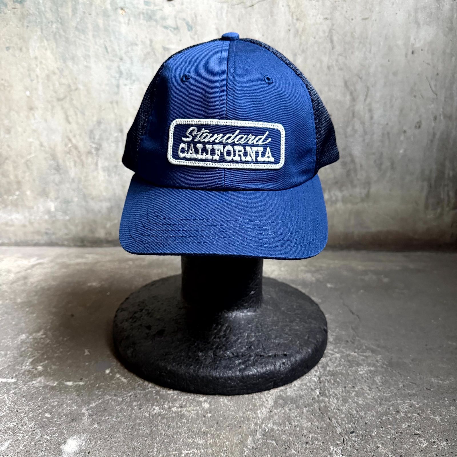 STANDARD CALIFORNIA SD Logo Patch Mesh Cap スナップバック ネイビー スタンダードカリフォルニア ロゴパッチ メッシュキャップ トラッカーキャップ