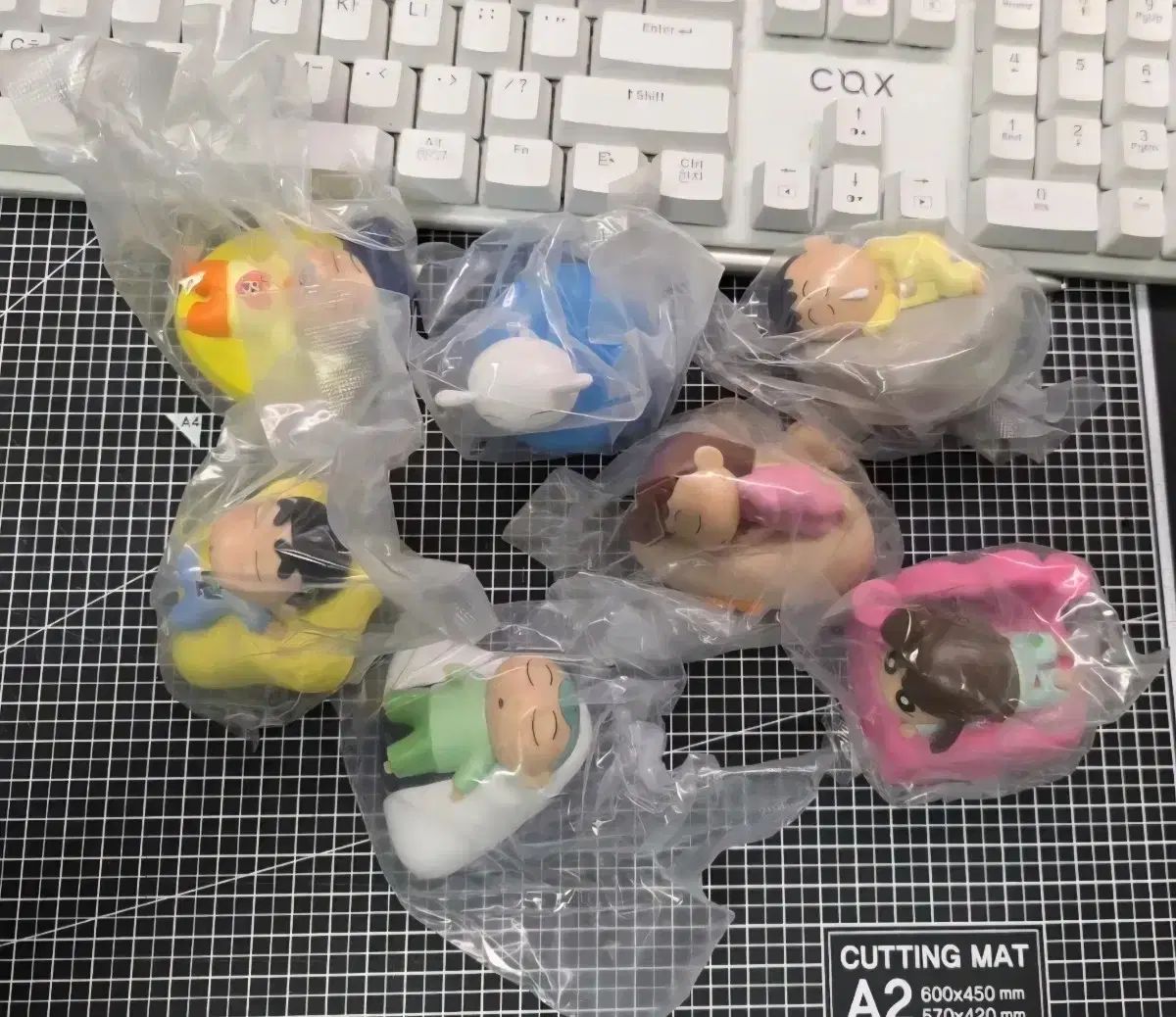 クレヨンしんちゃん クッション ムードライト 7種 セット 未開封