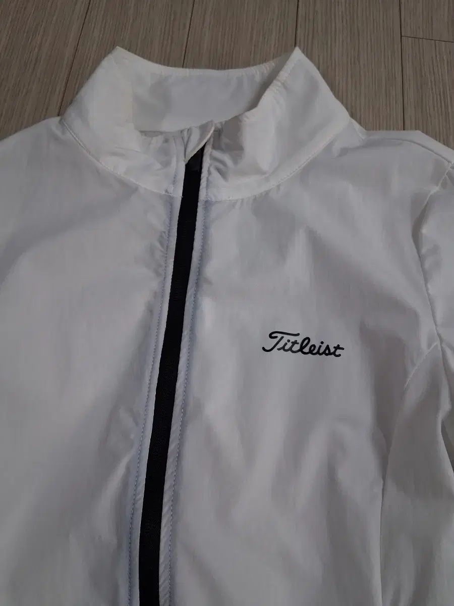 Titleist(タイトリスト) 白 ウィンドブレーカー ゴルフ ジャケット