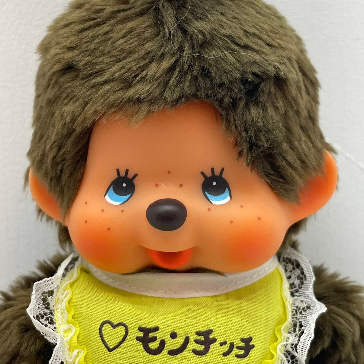 【尾張小牧店】モンチッチ展限定 復刻モンチッチ S 男の子 ※タグなし・スタイ(イエロー)【レトロ】【中古】