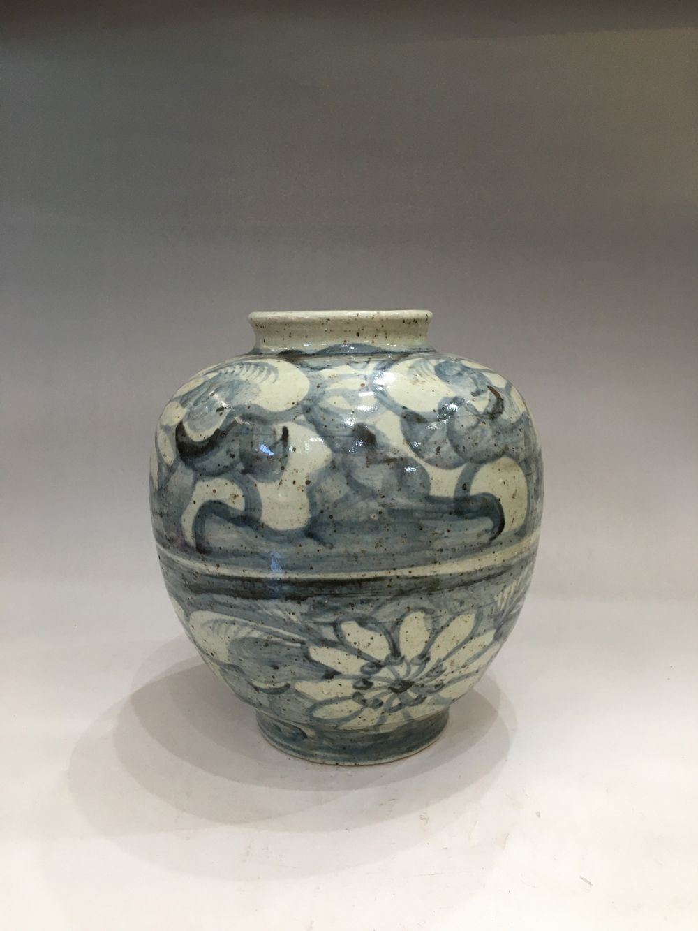 古安南 染付 呉須草花文壺 高さ26.6cm 15-16世紀 ベトナム古陶磁 チョコ高台 李朝風 茶道具 水指 花器 骨董 古美術