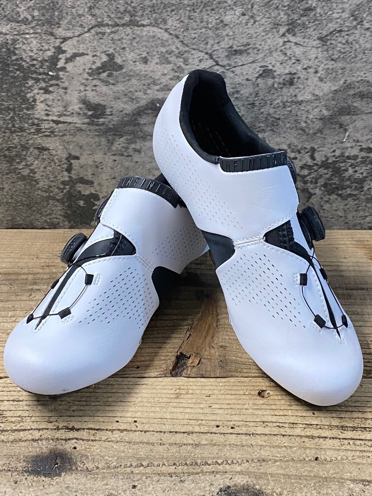 KE273 フィジーク Fizik インフィニート INFINITO R1 ビンディングシューズ EU40 3穴 白