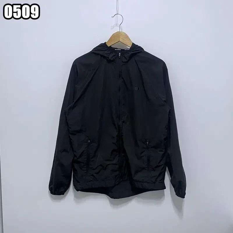 L NIKE ブラック COLOR 軽量 フード ウィンドブレーカー ジャケット