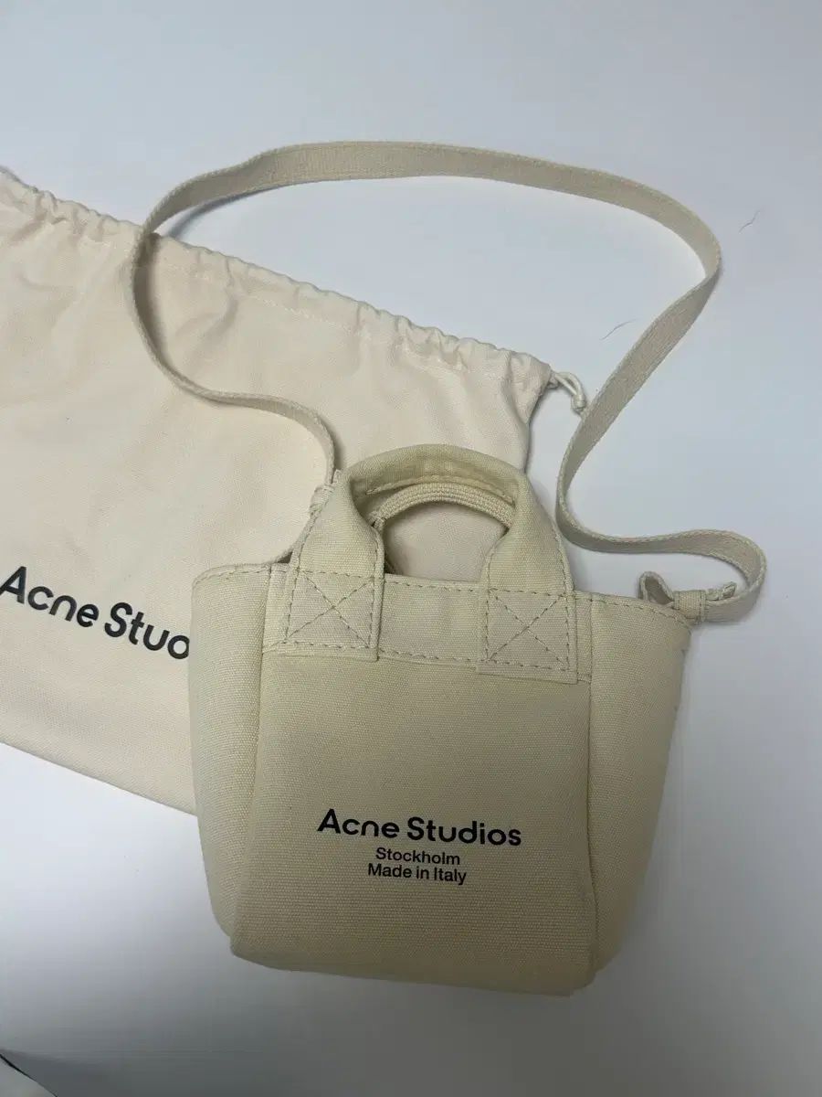 Acne Studios ミニ クロスバック