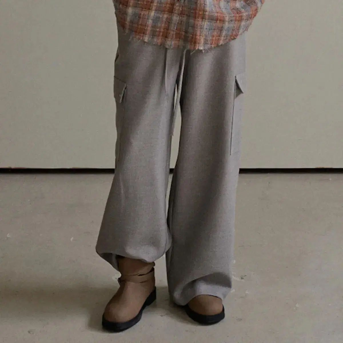 OURO STUD CARGO PANTS BEIGE