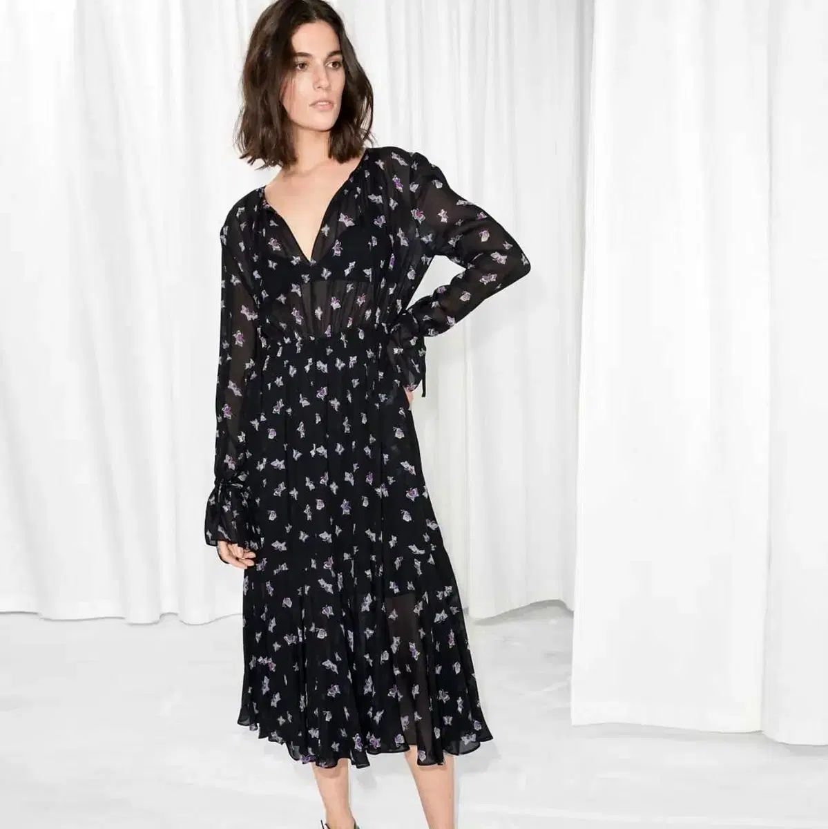 アンドアザーストーリーズ (& Other Stories) 蝶柄シフォンワンピース55-66 7,703円