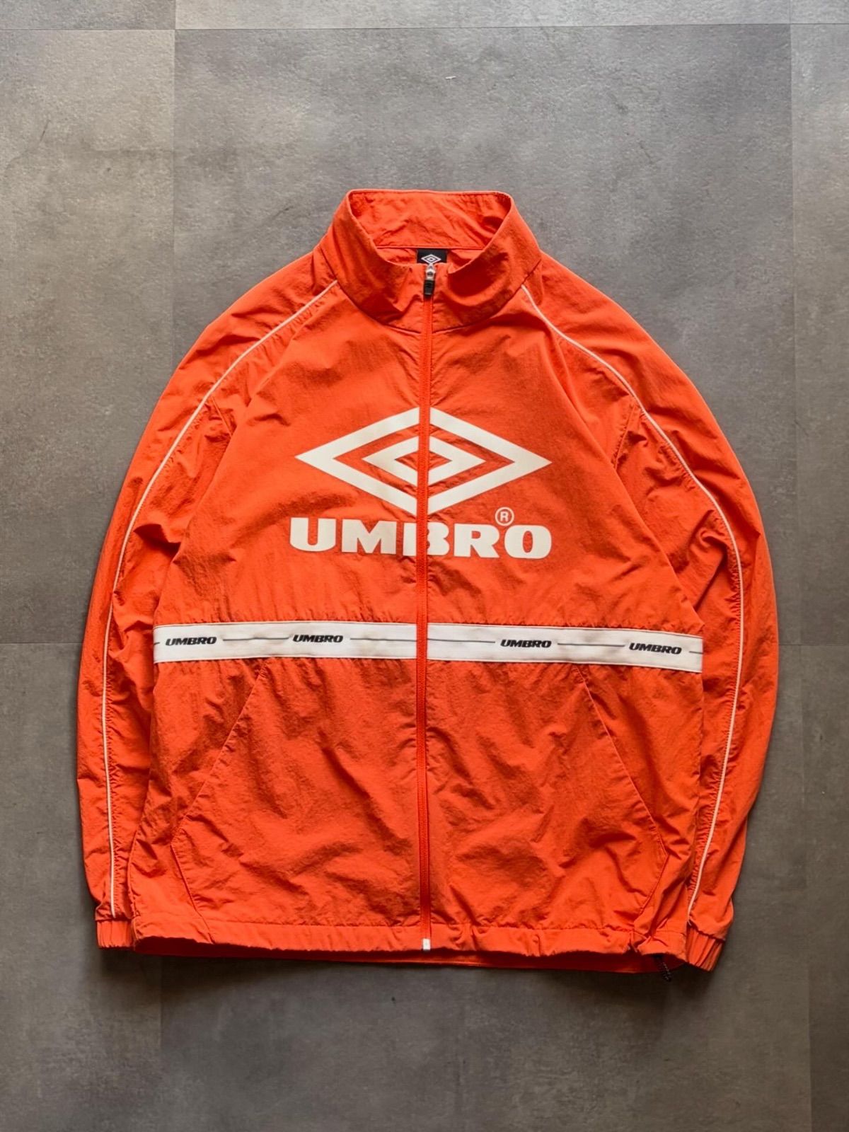 UMBRO アンブロ ナイロンジャケット トラックジャケット オレンジ ビッグロゴ Y2K ブロークコア 95