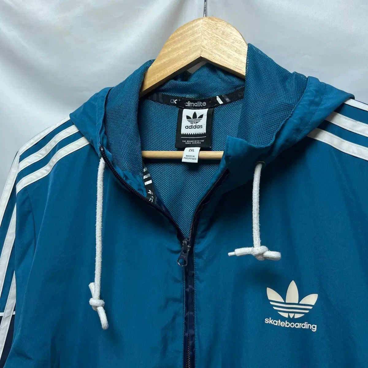 604- 新品 アディダス ジャイアント ロゴ ウーブン ウィンドブレーカー